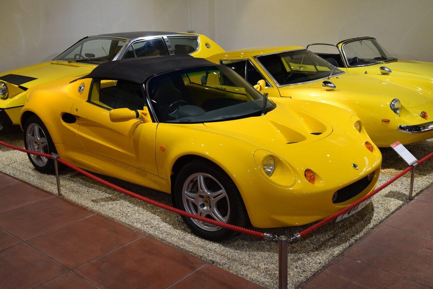 Exact 1996 Lotus Elise, categorized by Commons as Series 1.