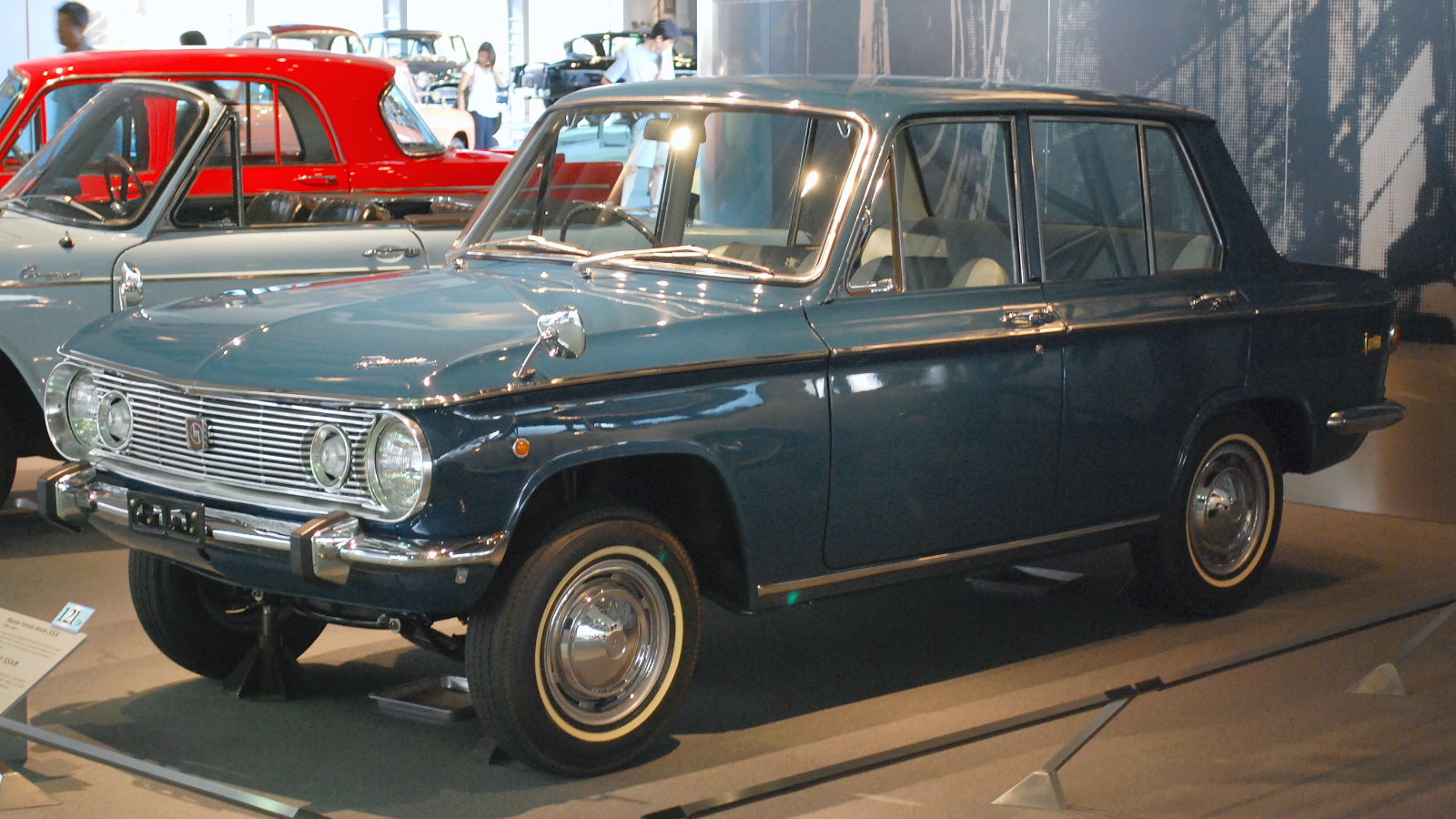 Representative first-generation SSA 800 Deluxe four-door, documented as 1966 rather than the profile’s October 1964 launch specification.