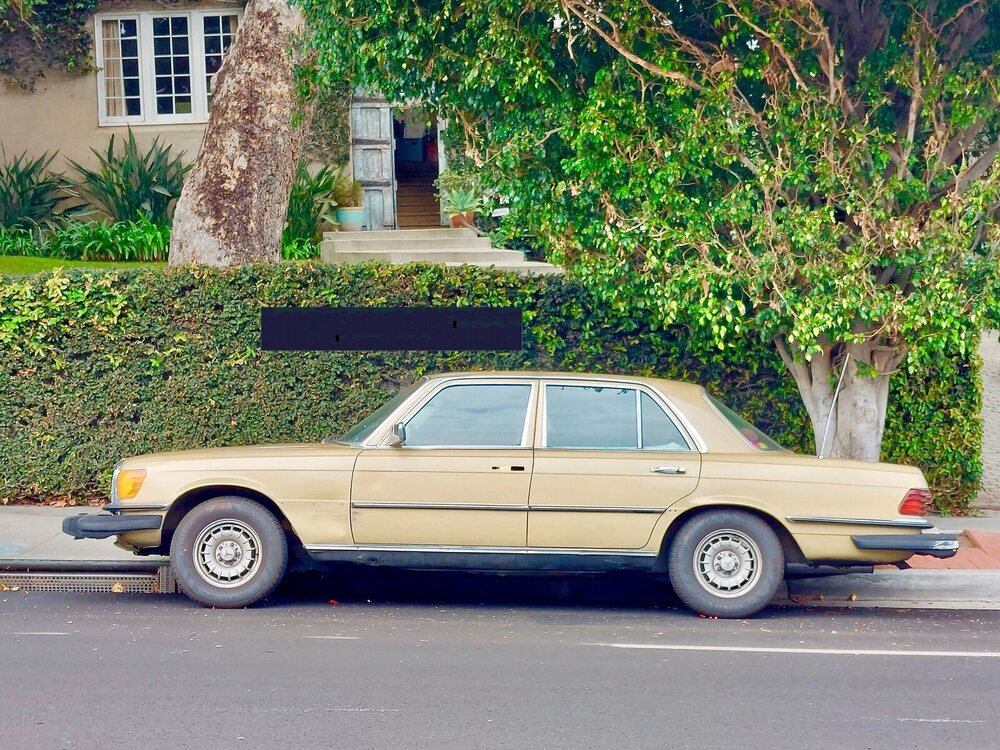 Exact W116 300 SD and U.S. market, visible with federal-market impact bumpers.