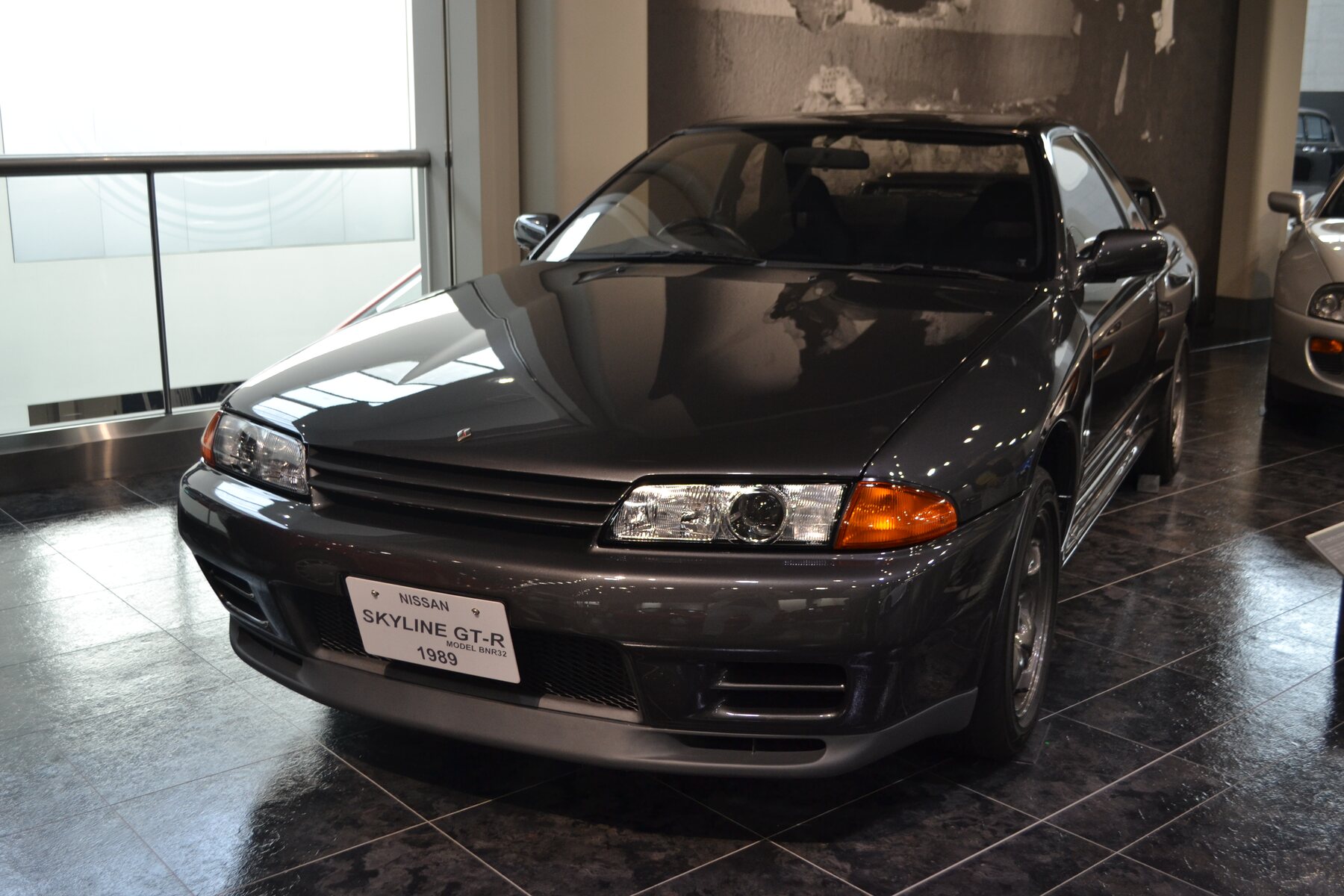 The source description identifies a 1989 E-BNR32 Skyline GT-R, matching the target year and variant.