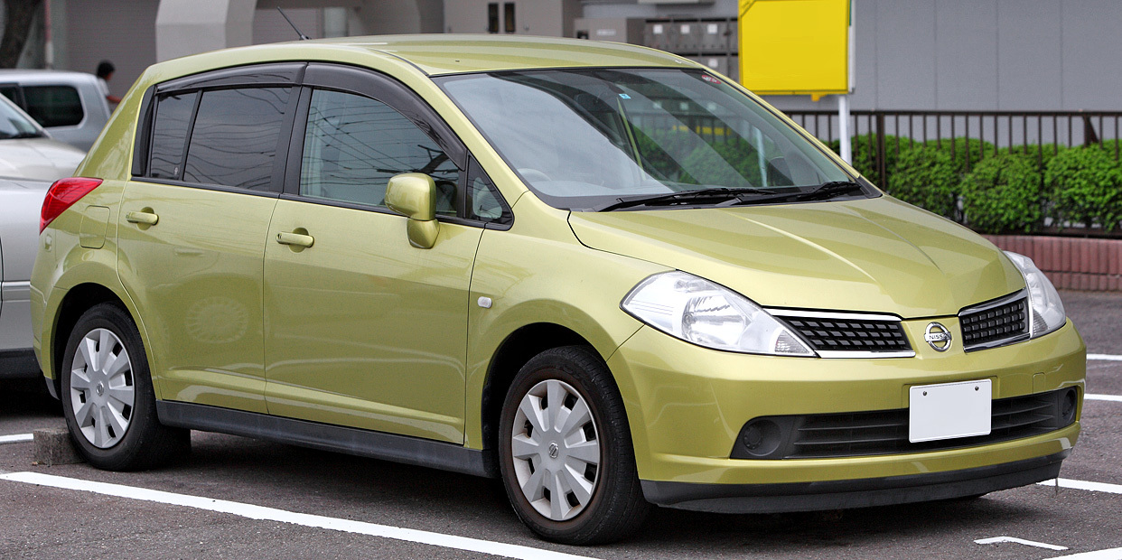 Exact C11 Tiida 15M hatchback; photographed in 2008, individual model year unverified.