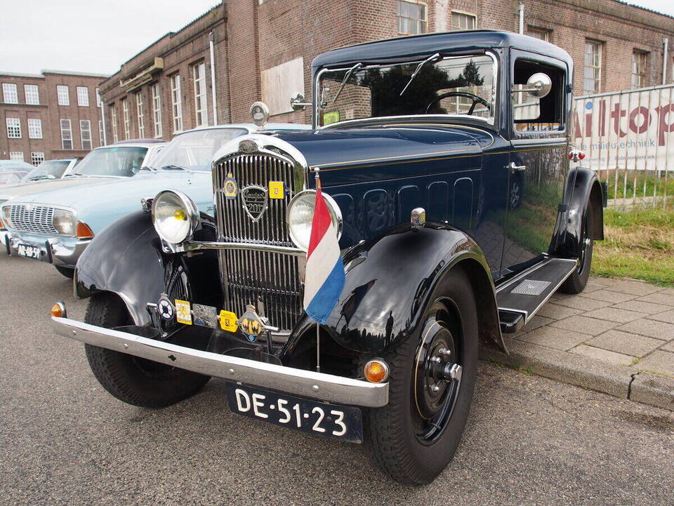 Commons identifies a 1929 Peugeot 201. The photograph visibly shows a closed four-door Berline body; exact mechanical specification is not established by the image.