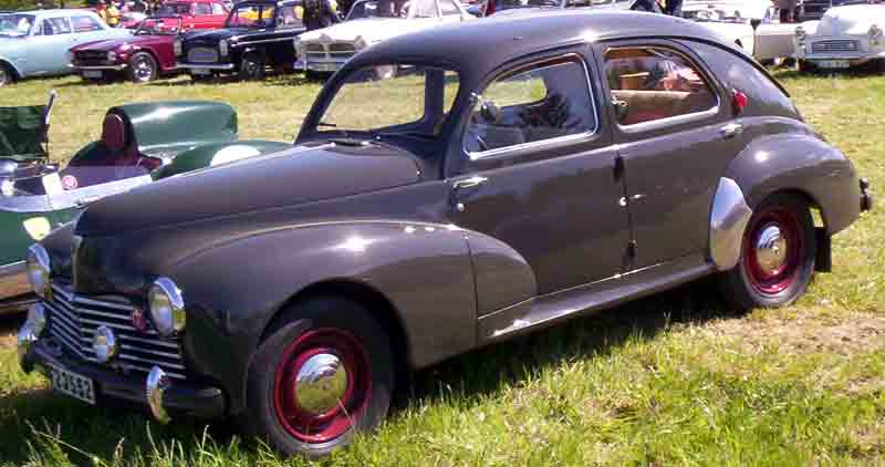 Commons identifies a Peugeot 203 Berline and categorizes the file under 1948 Peugeot automobiles. It has the early pre-quarter-light body, but exact launch mechanical trim is not visible.