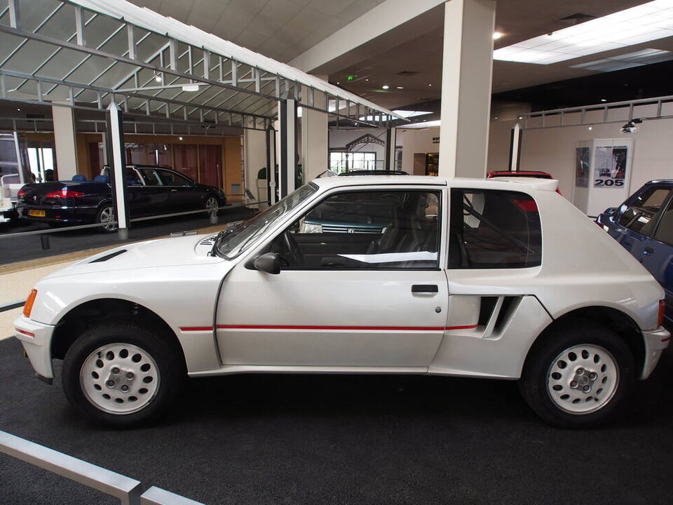 Commons identifies the museum car as a Peugeot 205 Turbo 16 road car in the road-car category. The image is consistent with a Serie 200, but the file record does not independently prove its exact build year.