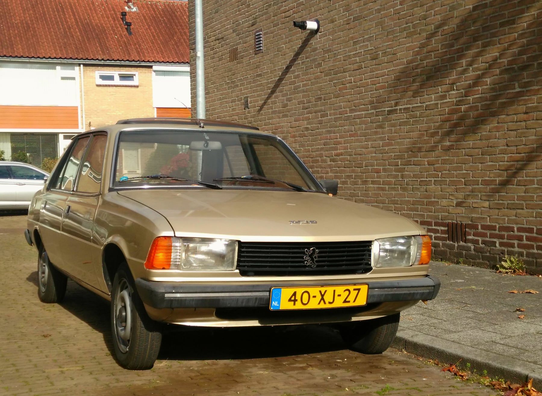 Exact GR trim and Series 1 saloon body, but source metadata dates the photographed car to 1978 rather than the 1977 launch calendar year; market and transmission are not proved.