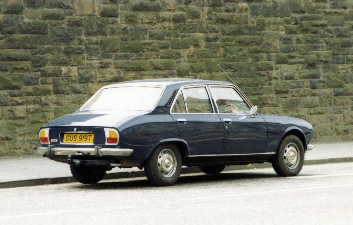 Exact 504 saloon body; the file record does not establish 1968 launch-year specification, market or trim.