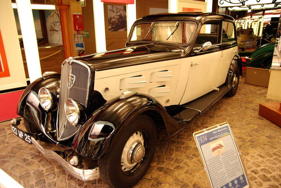 Commons identifies a Peugeot 601 Berline, but this streamlined later 601 body is not verified as the profile's launch 1934 601 C Berline configuration.