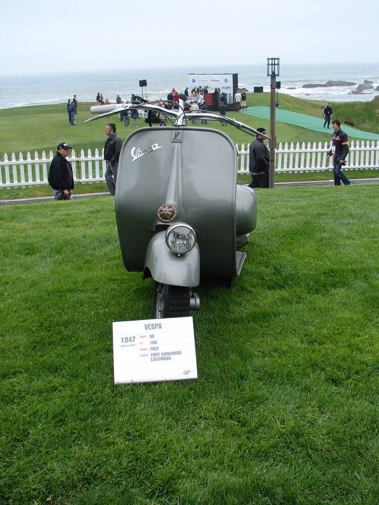 Exact Vespa 98 model family, but the source identifies this scooter as a 1947 example.