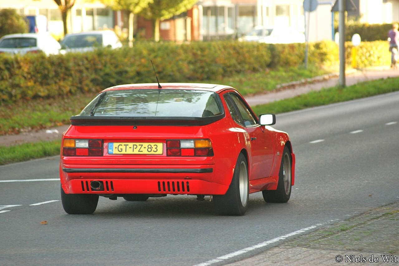 Source identifies a 1982 Porsche 944; early body and rear bumper match. Cabin, exact displacement and original market cannot be independently read from this view.