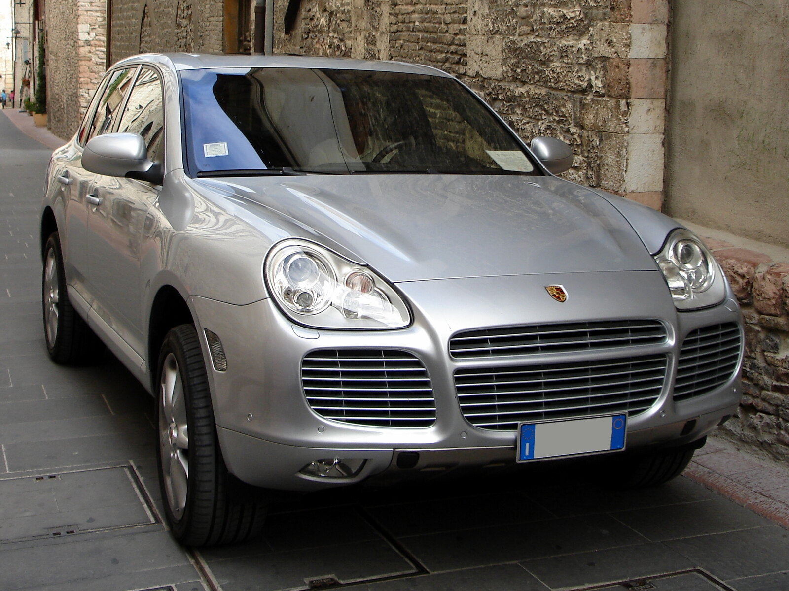 Exact first-generation Cayenne Turbo photographed in 2006; representative of the 2002 launch generation, not a 2002 photograph.