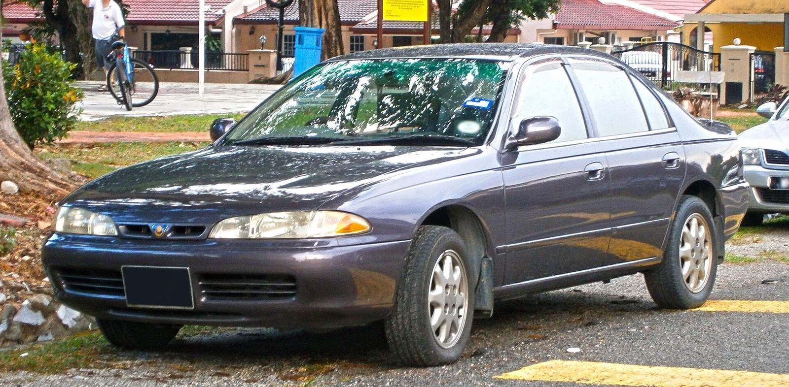 Source identifies a 1995 Proton Perdana 2.0; exact model and year match, while equipment sub-trim is not independently established.