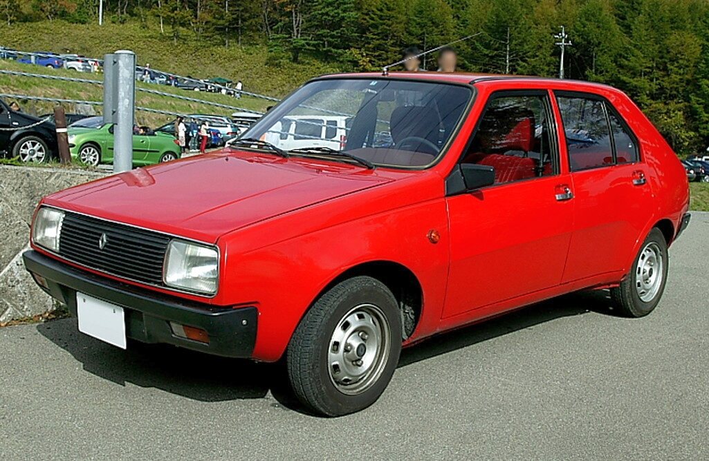 Paired Commons files identify the same car as a 1976 Renault 14 TL; French-market equipment is not photo-proven.