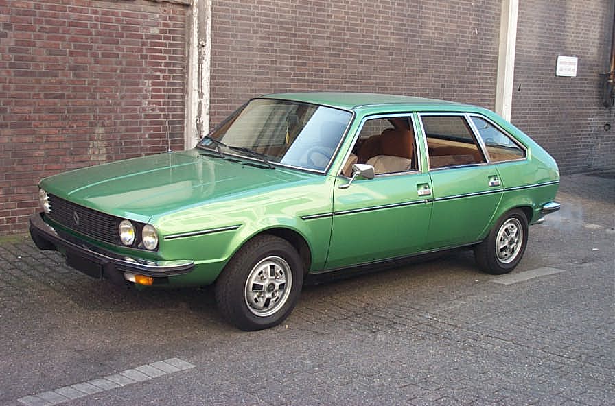 Exact documented 1975 Renault 30 TS V6; French-market equipment is supported by the profile sources rather than the photograph.