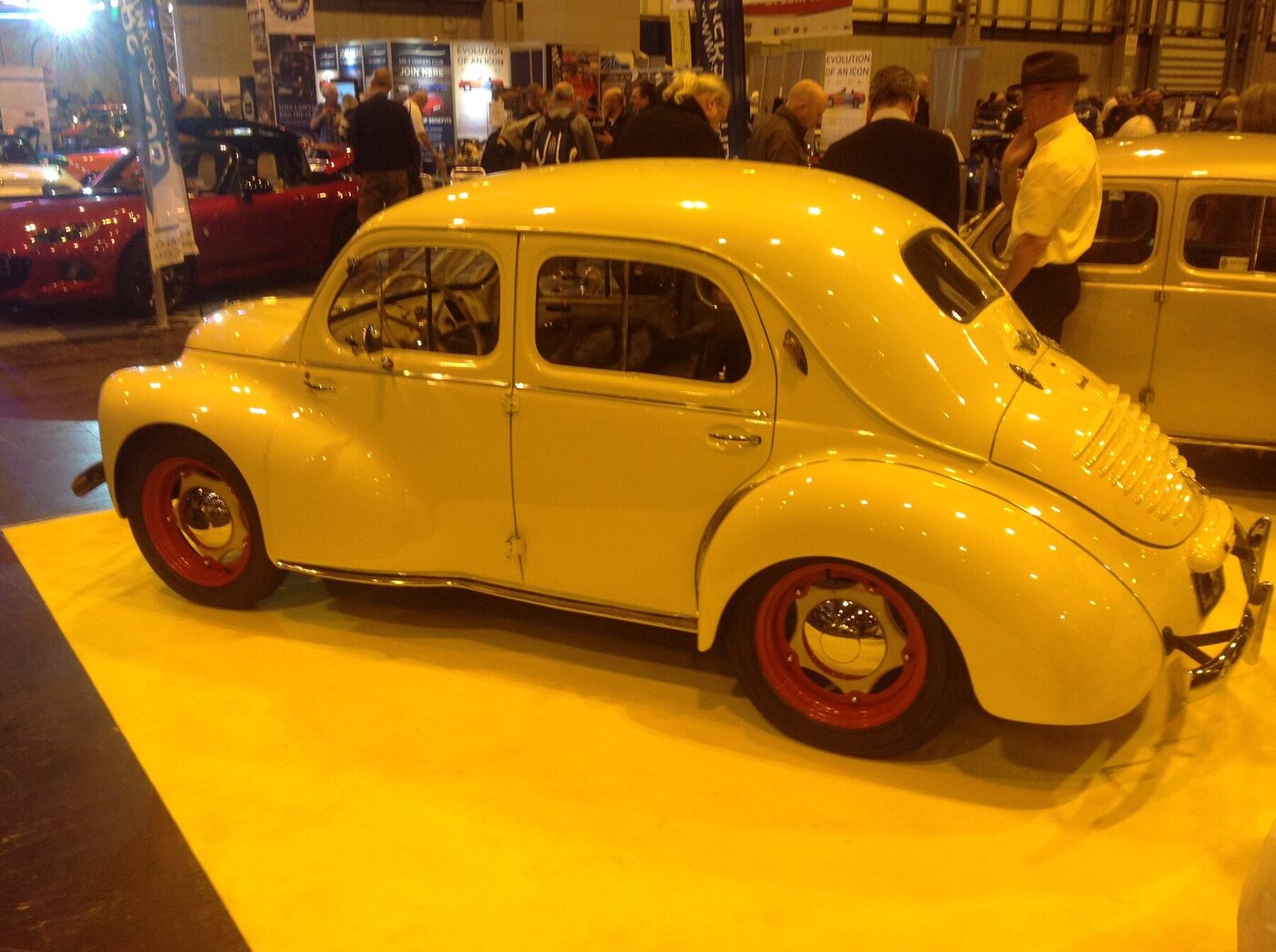The Commons source identifies a 1948 Renault 4CV with the 760 cc engine. It is a restored car photographed in 2016; chassis and original market are not documented.