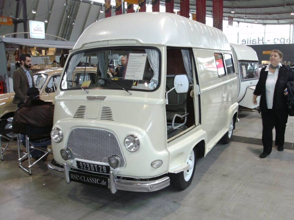 Representative 1960 Estafette with stated 34 PS, one year later and slightly more powerful than the profiled 1959 600 kg launch van.