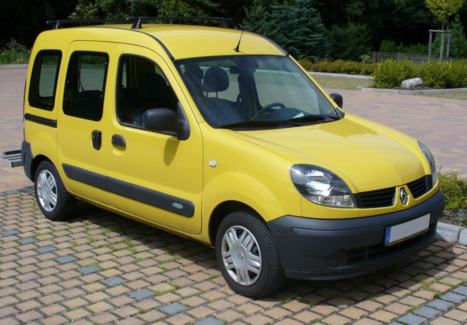 first-generation passenger Kangoo; 1997, 1.4 and RT identity not established. Cover scope: first-generation passenger Kangoo representative.