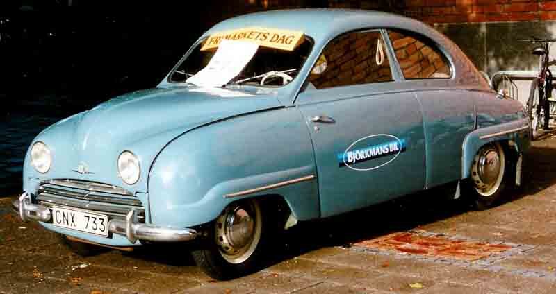 Exact 1954 Saab 92B De Luxe according to the Commons creator-supplied description.