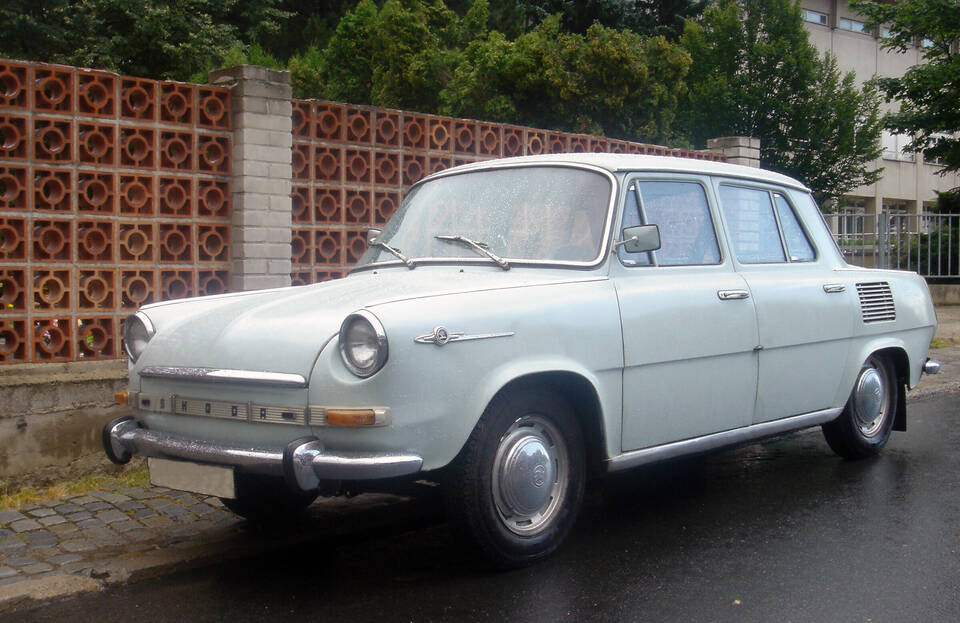 Four-door Škoda 1000 MB from the 1964-1969 range; exact year and first-phase 27 kW specification are not established.
