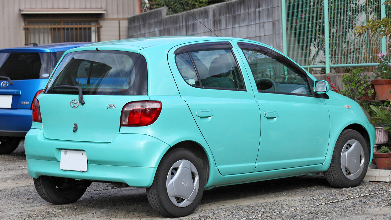 Japanese SCP10 Vitz from 1999–2002; exact 1.0 F trim is not established in the source.