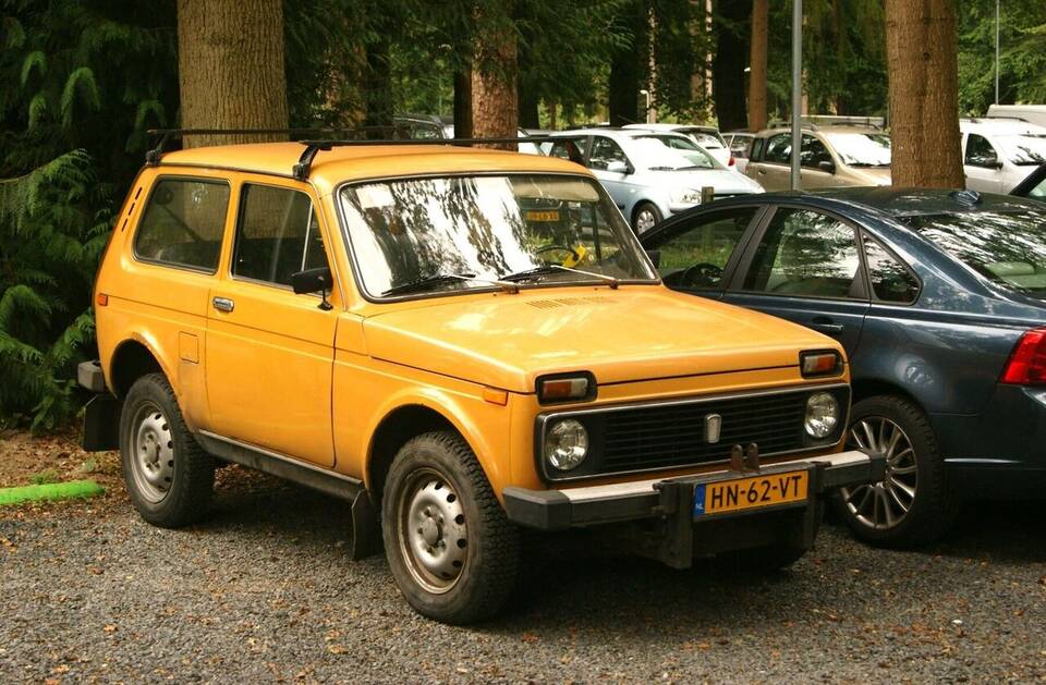Representative 1982 Niva 1600 three-door, five years later than the 1977 launch; same original VAZ-2121 generation but not an exact-year car.