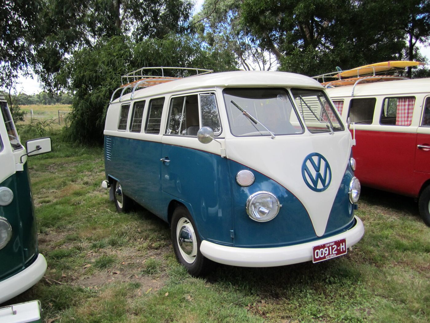 No suitable open photograph of the exact 1949 bodied prototype was found. This is a restored 1953 production Type 2 T1 Kombi, four years newer, and represents only the early split-window shape—not prototype details or specifications.