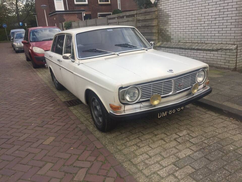 Commons identifies a 1967 Volvo 144 S. The photographed survivor is in the Netherlands and the file page does not prove the profile’s original Swedish-market specification.