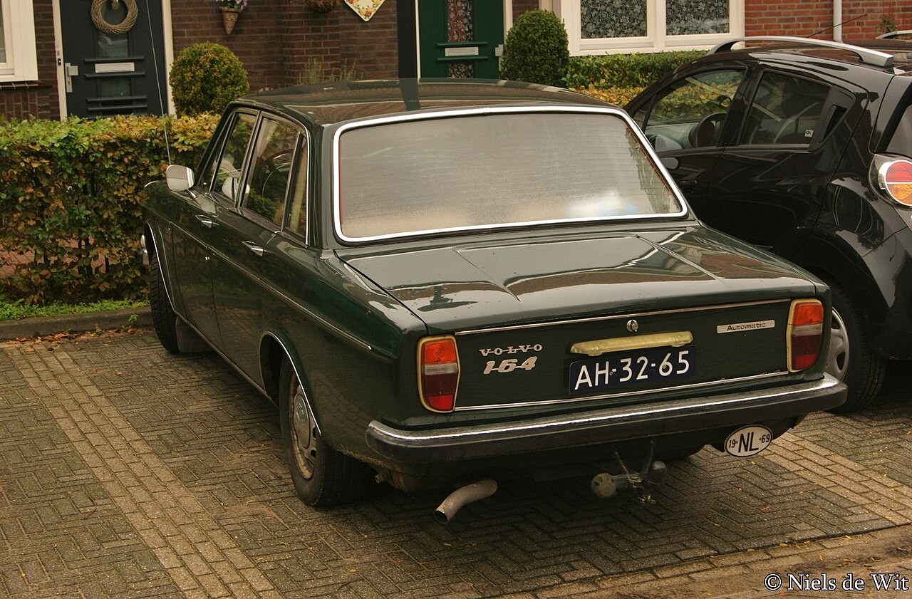 Source identifies a 1969 Volvo 164 sedan, matching the early body and profile model year after the 1968 debut. Exact chassis, original market and restoration state unverified.