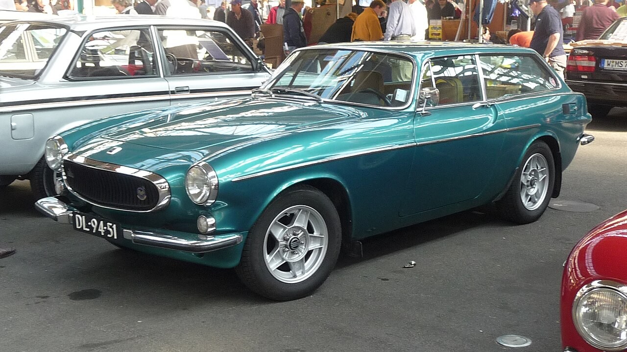 Source identifies a 1972 Volvo 1800 ES; the shooting-brake roof and glass hatch body match. Visible alloy wheels and survivor condition are not proof of original delivery specification.