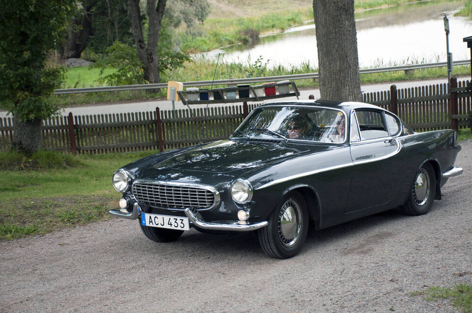Commons identifies a 1961 Volvo P1800. That year belongs to the Jensen-assembled launch period, but the photograph itself does not independently prove its assembly location or original mechanical specification.